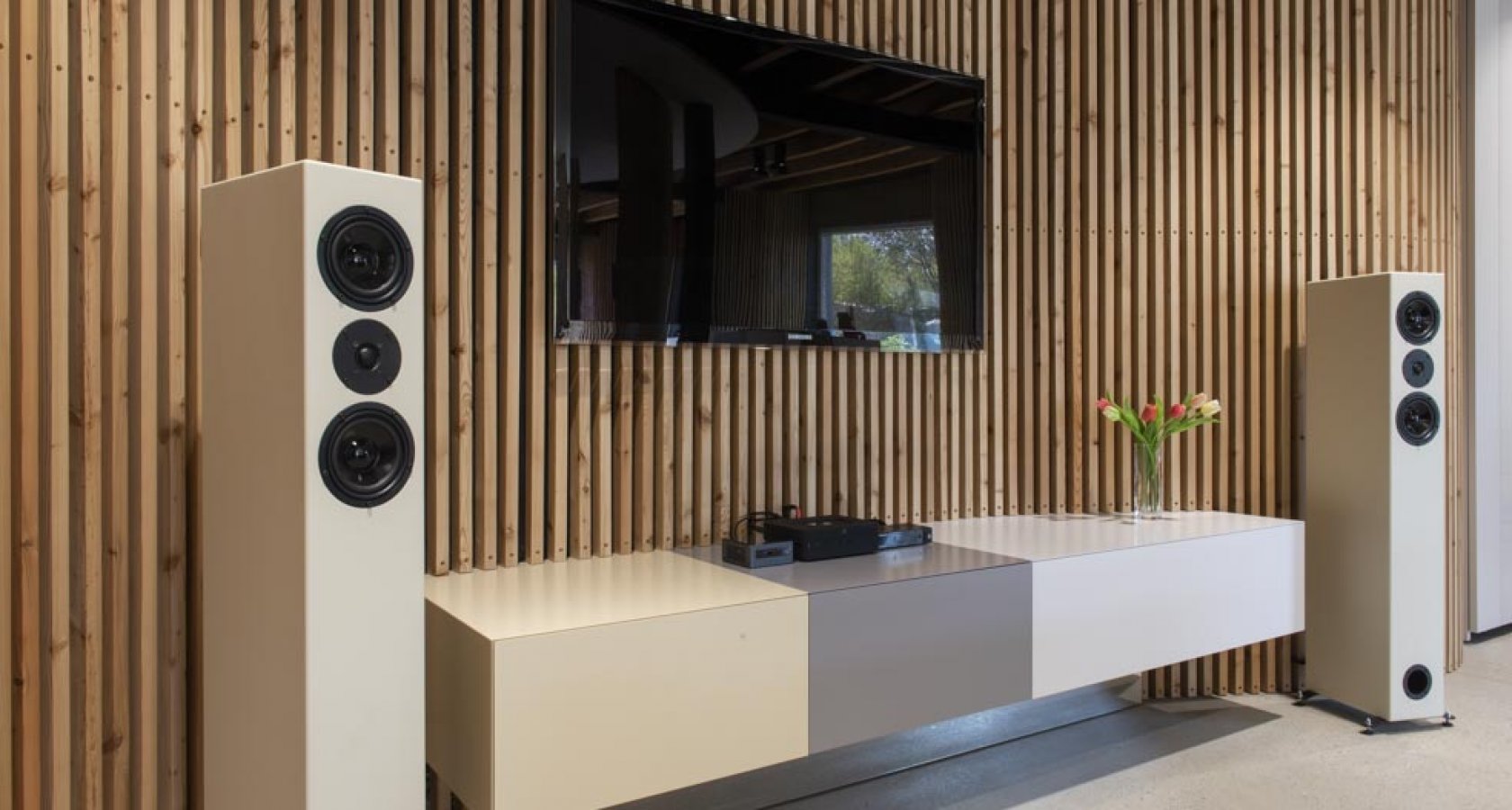Showroom U Pilouse