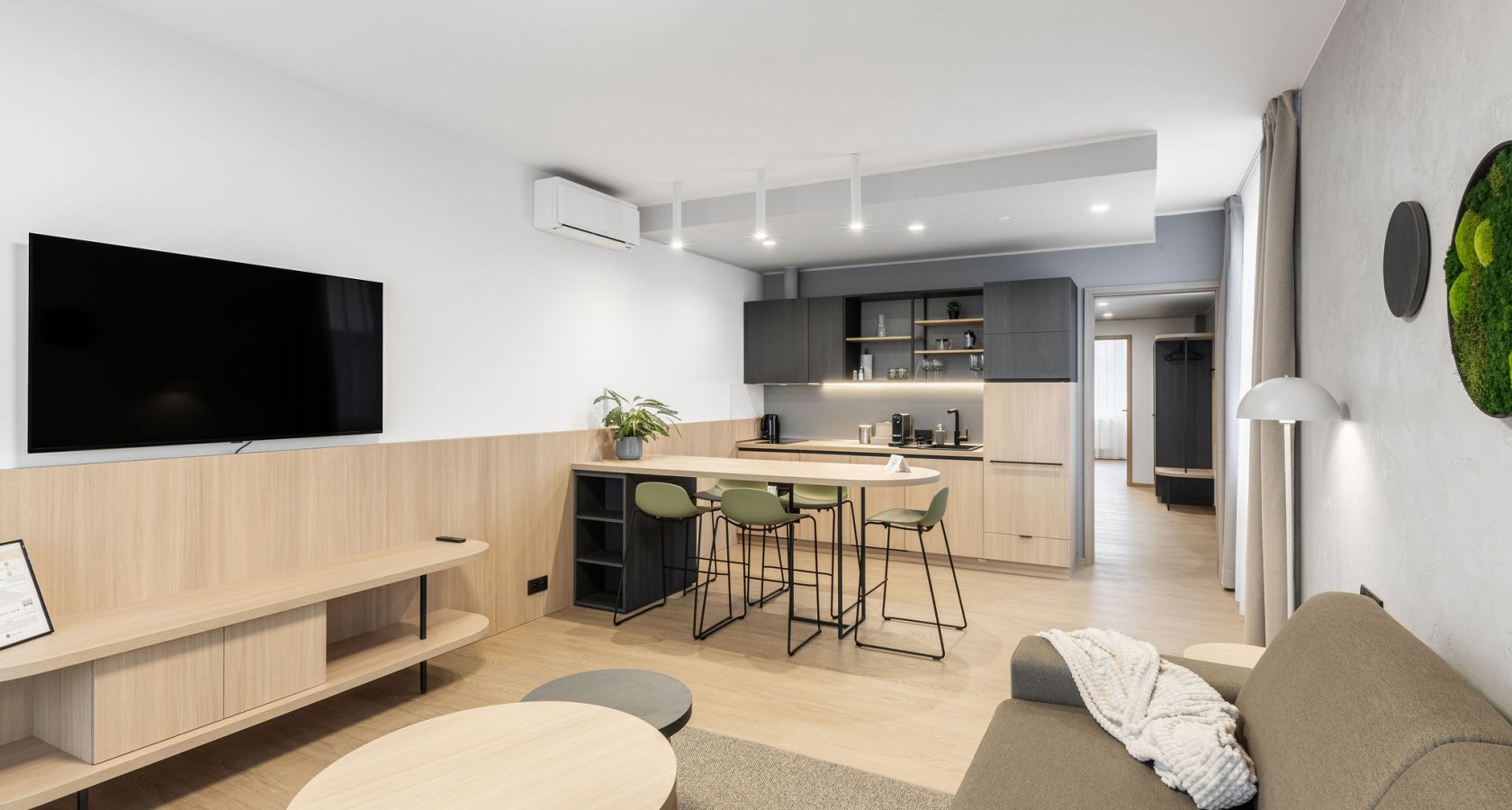 STEP - kompletní vybavení 22 soukromých apartmánů