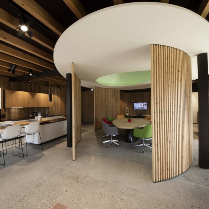 Showroom U Pilouse